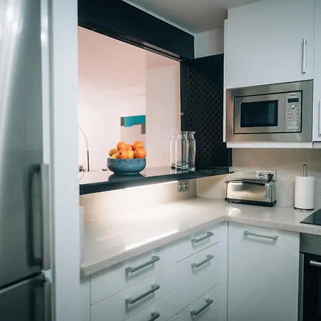 Luxury Beachfront Heated Pool & & Gymehhouse Apartment