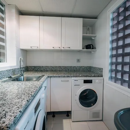 Luxury Beachfront Heated Pool & & Gymehhouse Apartment