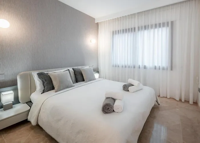 Luxury Beachfront Heated Pool & & Gym-ehhouse Apartment Estepona