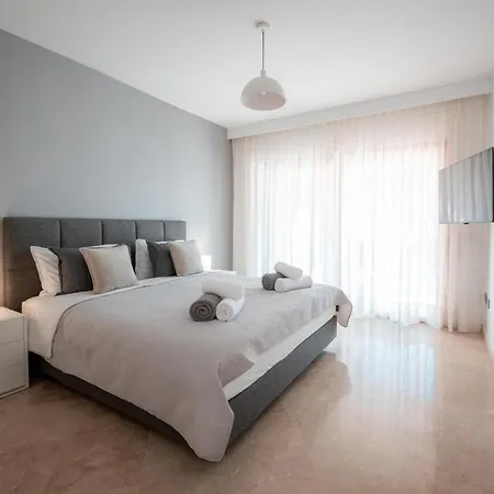 Апартаменти Luxury Beachfront Heated Pool & & Gymehhouse