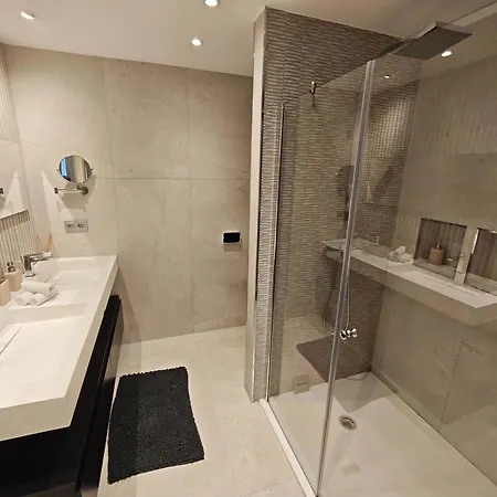 Апартаменти Luxury Beachfront Heated Pool & & Gymehhouse