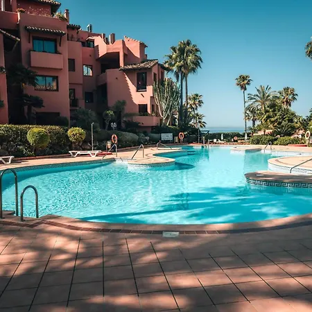 Апартаменти Luxury Beachfront Heated Pool & & Gymehhouse Естепона