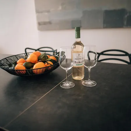 Апартаменти Luxury Beachfront Heated Pool & & Gymehhouse Естепона