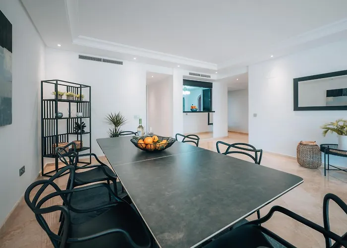 Luxury Beachfront Heated Pool & & Gym-ehhouse Apartment *